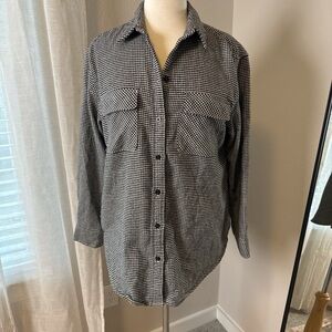 Abercrombie & Fitch Black and White Button-Down Shirt